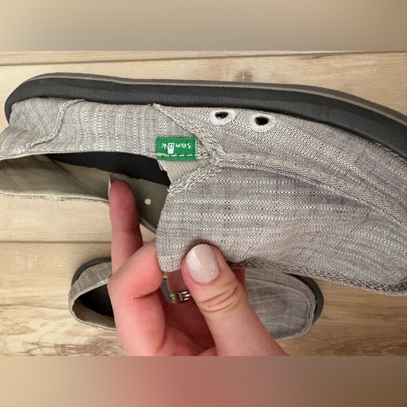 NEVER WORN- MEN SIZE 6 SANUKS - Picture 3 of 5